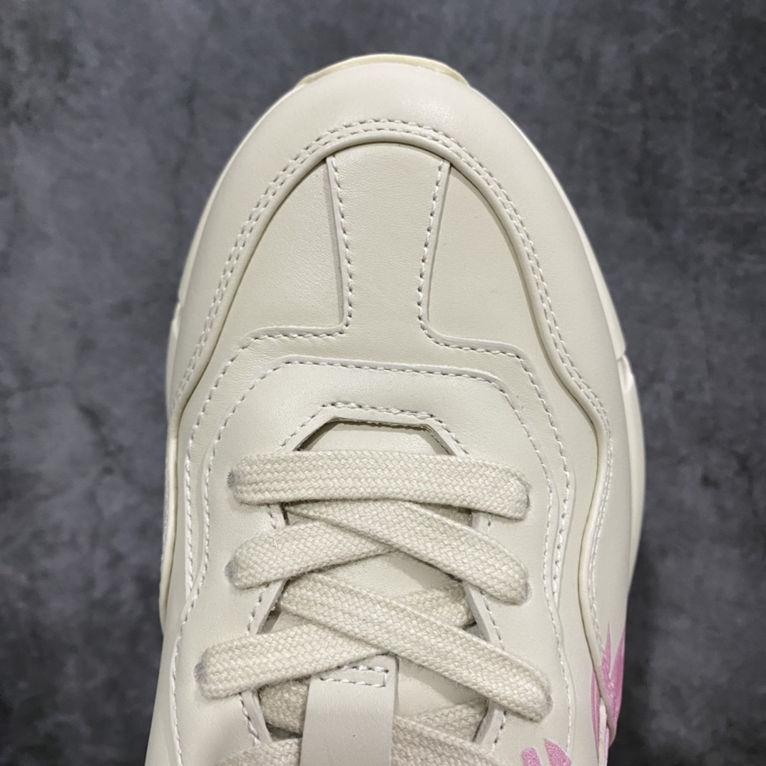 图片[5]-顶级代购版Gucci Rhyto系列涂鸦印花运动老爹鞋 独家开模定做橡胶高密度发泡对版对色大底，zp一致5.5CM高度。  原版定制进口意大利象牙色小牛皮，零色差，裁口全部经过油边细微处理；皮面做旧、5D绘图打印；原版象牙色鞋带， 内里垫脚正品一致，原版全套正品包装，近几年一直火爆，配色齐全，新色更新不断！  尺码：女码34-40 男码38-46（38、46需定做）-选品中心