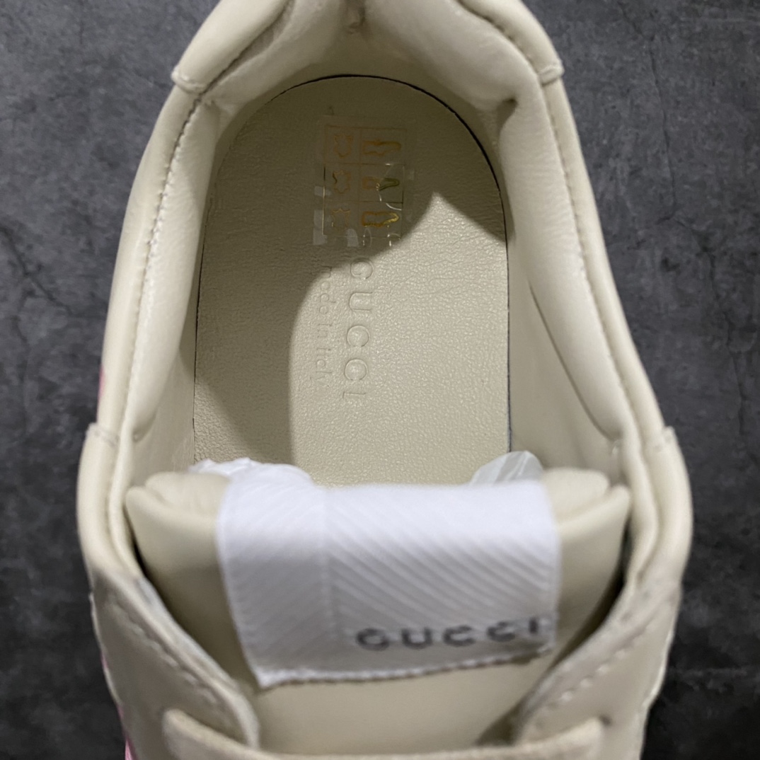 图片[9]-顶级代购版Gucci Rhyto系列涂鸦印花运动老爹鞋 独家开模定做橡胶高密度发泡对版对色大底，zp一致5.5CM高度。  原版定制进口意大利象牙色小牛皮，零色差，裁口全部经过油边细微处理；皮面做旧、5D绘图打印；原版象牙色鞋带， 内里垫脚正品一致，原版全套正品包装，近几年一直火爆，配色齐全，新色更新不断！  尺码：女码34-40 男码38-46（38、46需定做）-选品中心