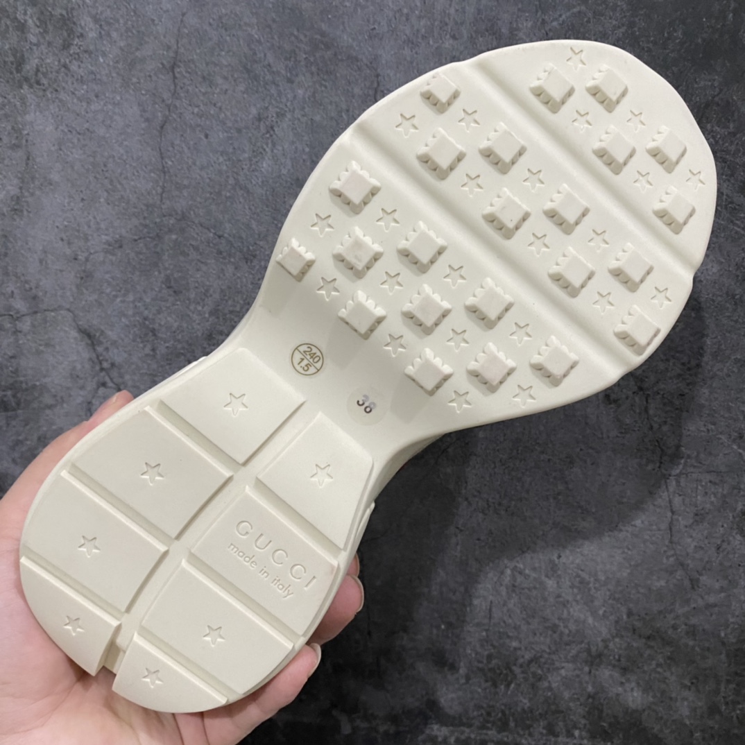 图片[9]-顶级代购版Gucci Rhyto系列涂鸦印花运动老爹鞋 独家开模定做橡胶高密度发泡对版对色大底，zp一致5.5CM高度。  原版定制进口意大利象牙色小牛皮，零色差，裁口全部经过油边细微处理；皮面做旧、5D绘图打印；原版象牙色鞋带， 内里垫脚正品一致，原版全套正品包装，近几年一直火爆，配色齐全，新色更新不断！  尺码：女码34-40 男码38-46（38、46需定做）-选品中心