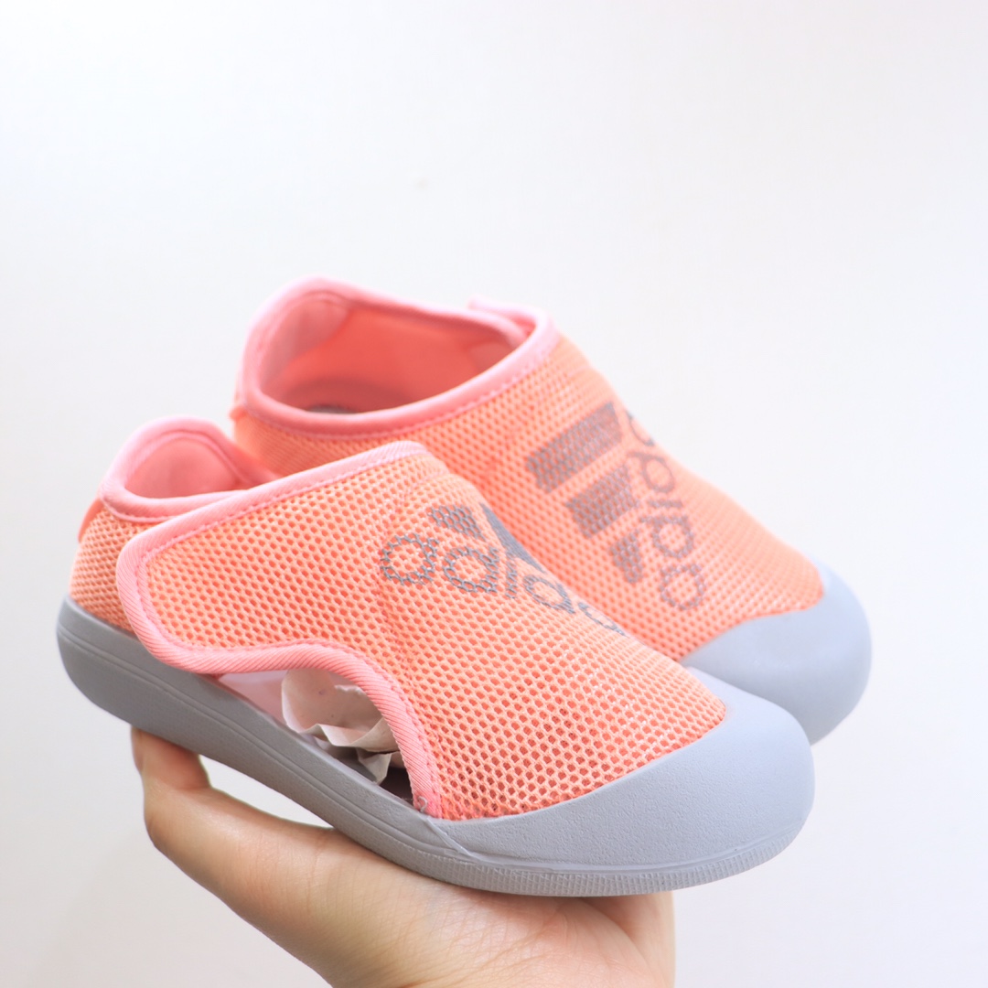 AD3.0包头网面凉鞋‼️ AD儿童包头凉鞋 新款,每年的爆款!实在太经典好穿!采用柔韧透气网面,搭配耐磨橡胶鞋底,新升级的质量,比往年更上一个档次✅ 泡棉缓震鞋垫更加轻盈舒适,脚感柔软!与脚底贴合度很好,不会打滑!-选品中心