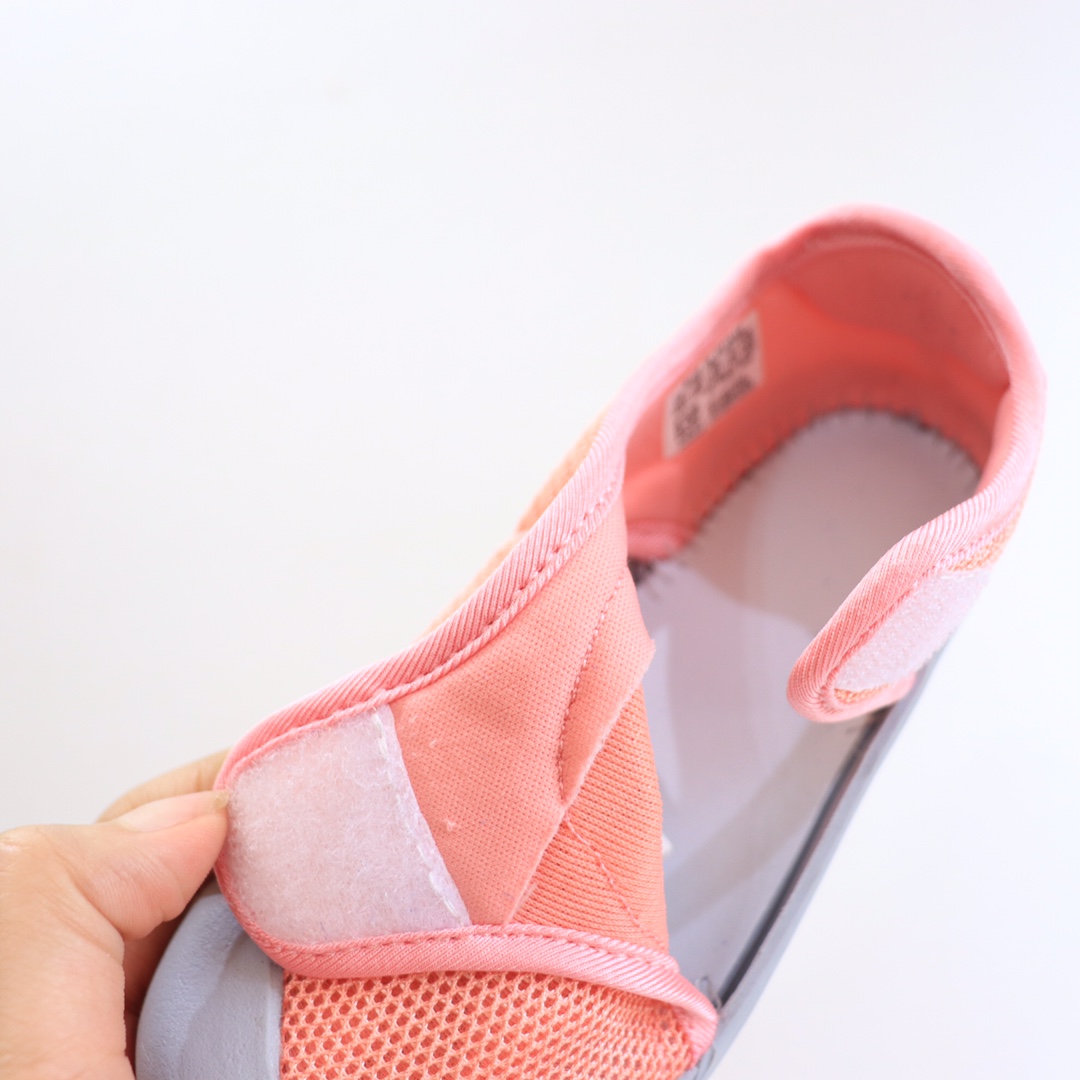 图片[7]-AD3.0包头网面凉鞋‼️ AD儿童包头凉鞋 新款，每年的爆款！实在太经典好穿！采用柔韧透气网面，搭配耐磨橡胶鞋底，新升级的质量，比往年更上一个档次✅ 泡棉缓震鞋垫更加轻盈舒适，脚感柔软！与脚底贴合度很好，不会打滑！-选品中心