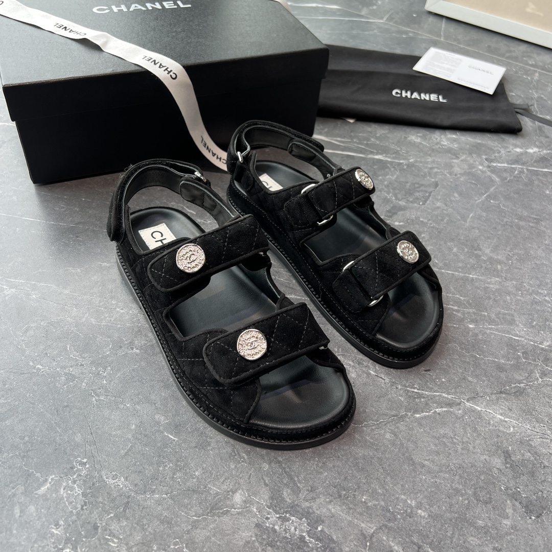 Đôi sandal hầm hố của Chanel tạo nên cơn sốt trên Instagram  LUXUOVN