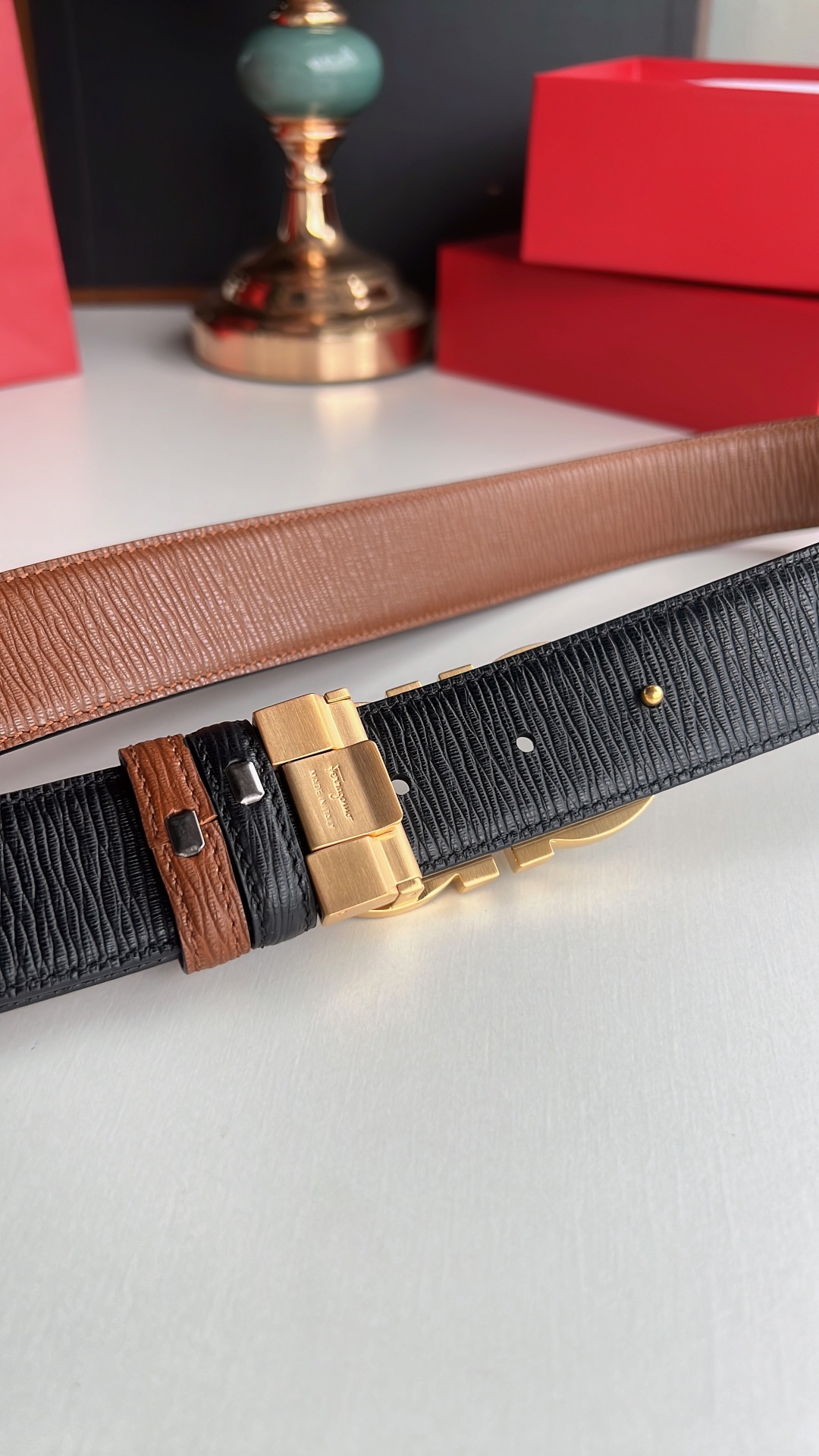 Ferragamo菲拉格慕   精致8字金属扣男士质感腰带3.5cm