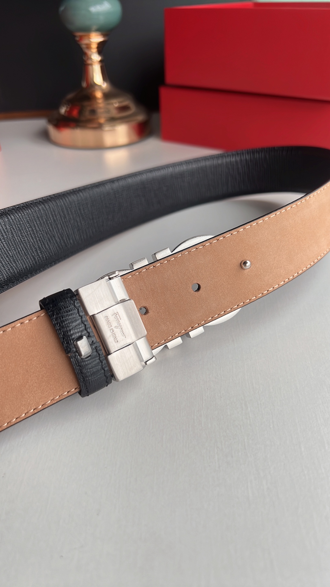 Ferragamo菲拉格慕   精致8字金属扣男士质感腰带3.5cm