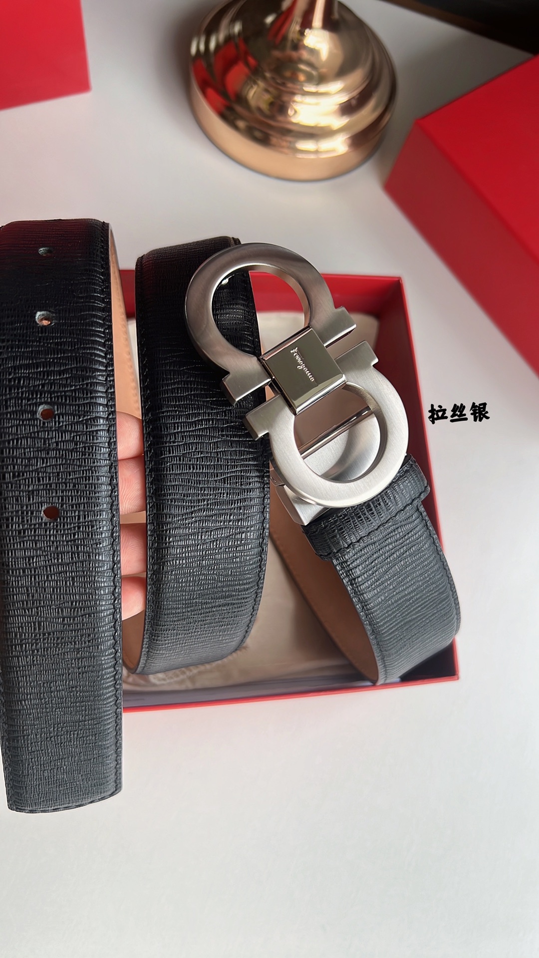 Ferragamo菲拉格慕   精致8字金属扣男士质感腰带3.5cm