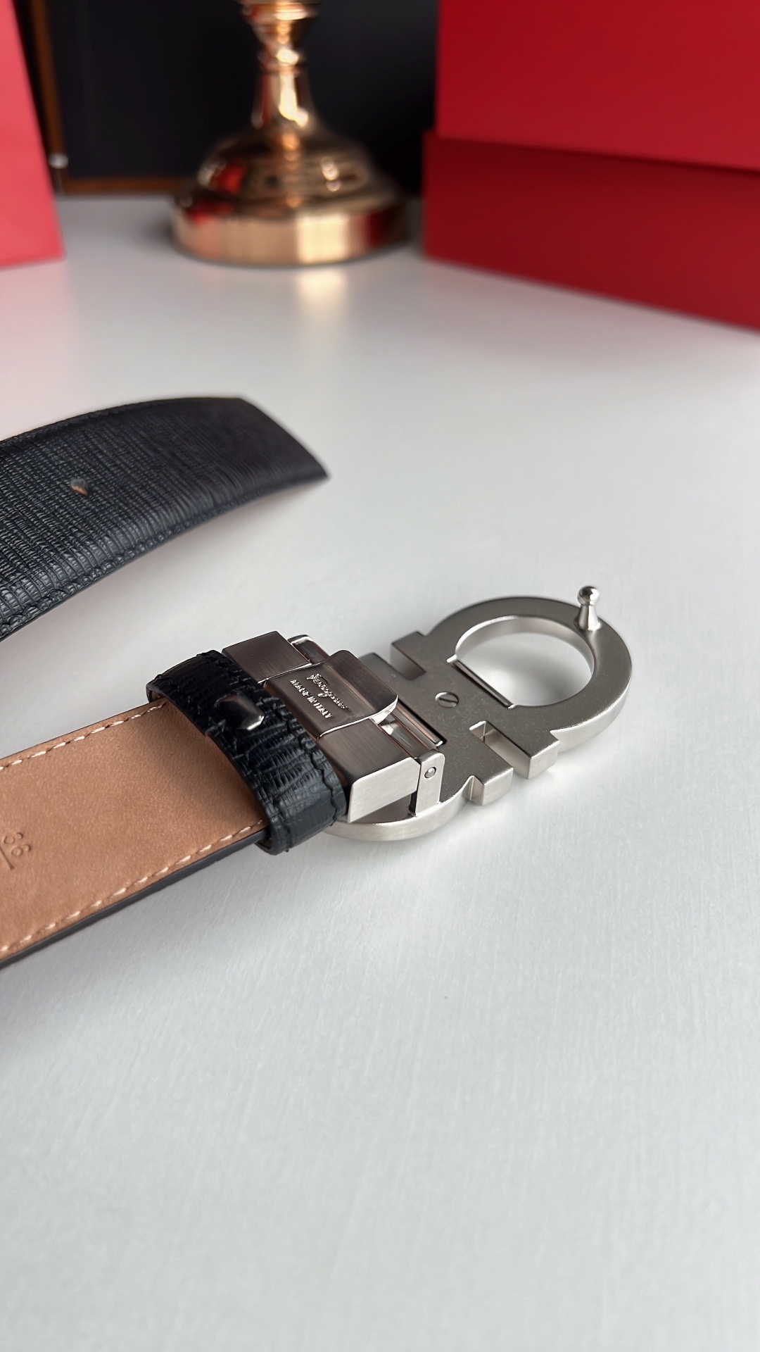 Ferragamo菲拉格慕   精致8字金属扣男士质感腰带3.5cm