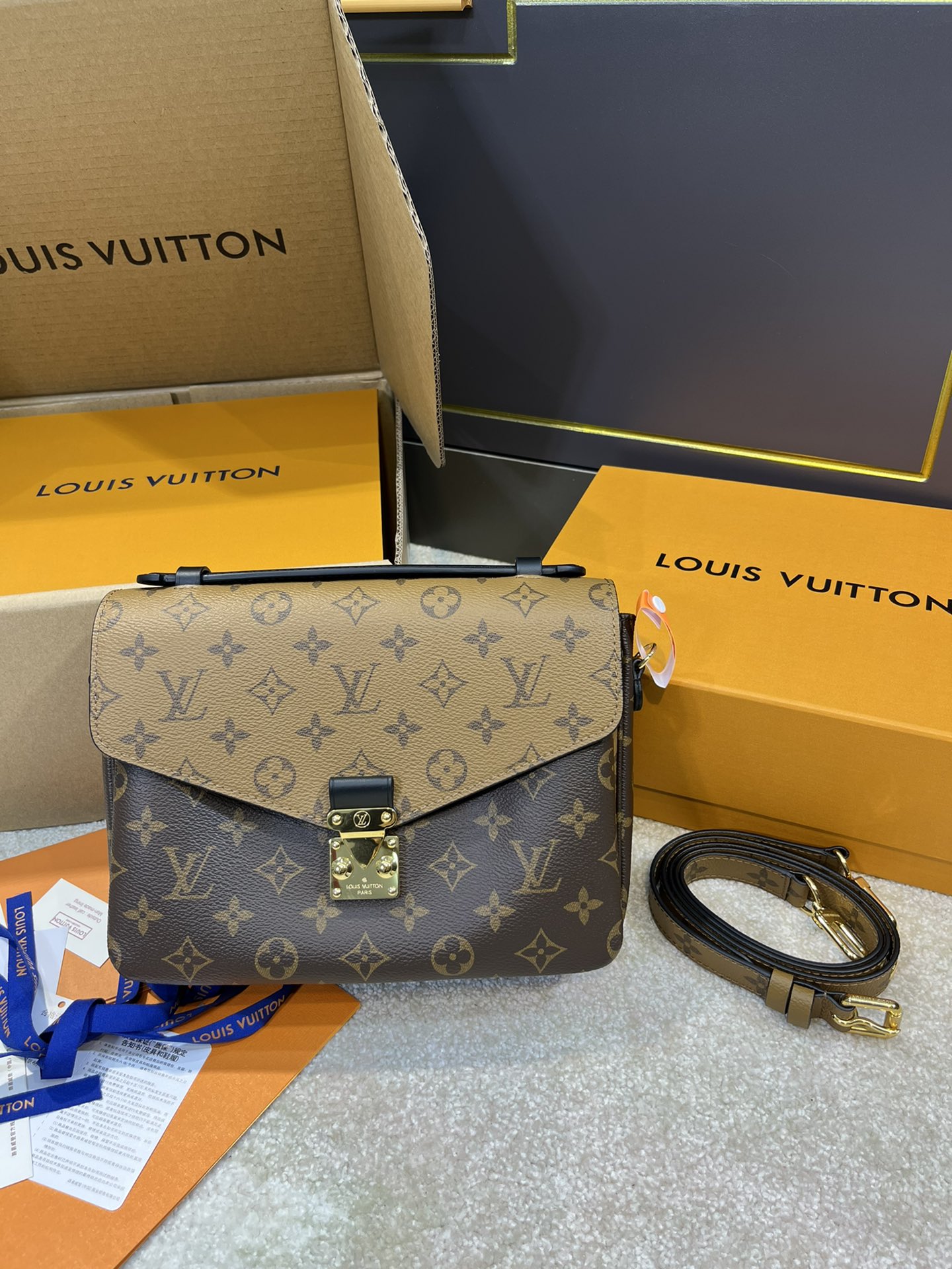 Louis Vuitton Specially supplied to Vietnam original official M44876 40780