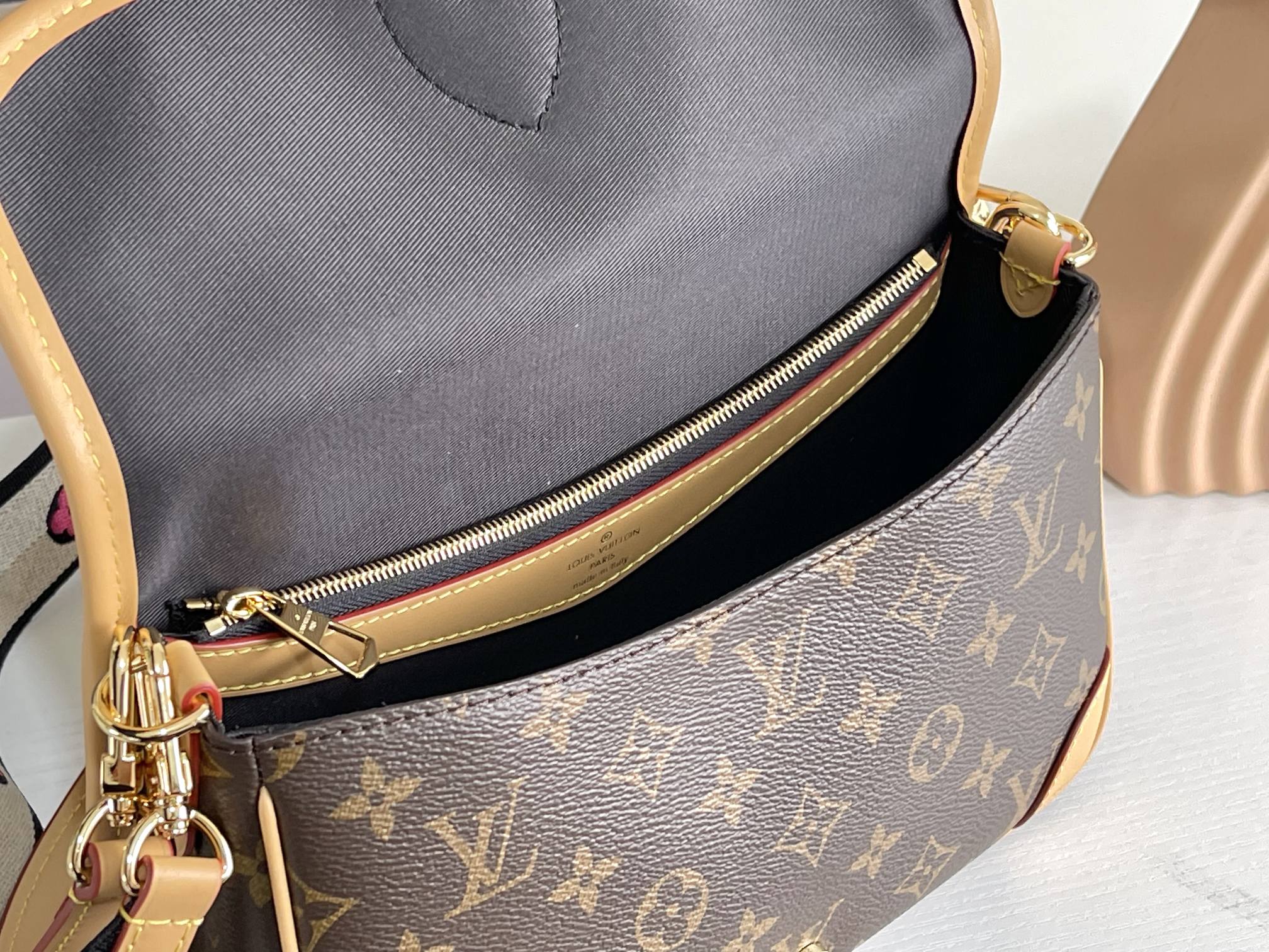 Chanel Luxury Atelier Designer Belt Accessories Ref.44A846B3 9