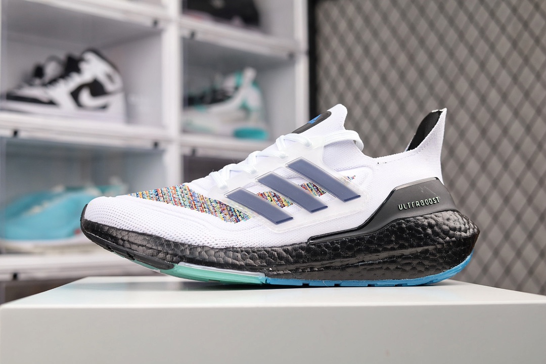 G0 公司级 阿迪达斯/Adidas Ultra Boost 21 Consortium 厚底爆米花跑鞋较UB20增加6%Boost，全掌Boost将缓震和能量回馈再一次进行了升级，提供更好的舒适穿着体验，阿迪达斯UB7.0 J5 oPrimeknit编织工艺，S型Heel Counter提供更加精准锁定后跟，带来出众的后跟包裹，LEP创新大底延续马牌橡胶大底，同时新加入LEP结构，为每一步提供更多动力及更好回弹×773PQ