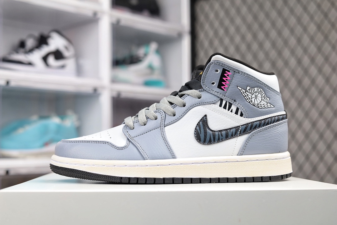 H0 耐克NIKE Wmns Air Jordan 1 Mid AJ1/乔1乔丹一代中帮经典复古文化休闲运动篮球鞋。原厂立体填充鞋舌海绵中底注胶孔内置真Sole气垫原数据开发模具大底,3D扫描校准咬花纹路,原比值一致厚实压手感×883LF