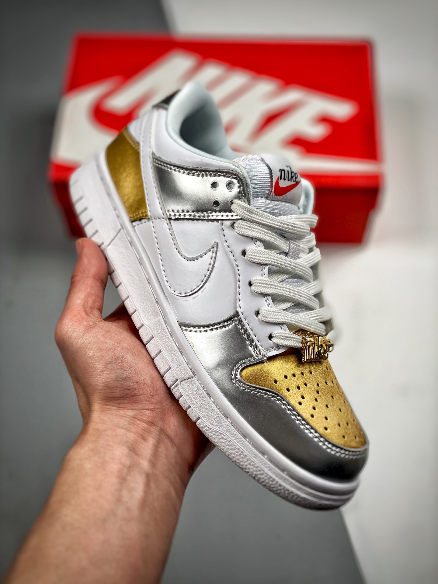 Empujador 3 Nike Dunk Low PRM "Vast Grey" blanco, plata y dorado, beneficio épico, rechazo a la reducción de materiales…