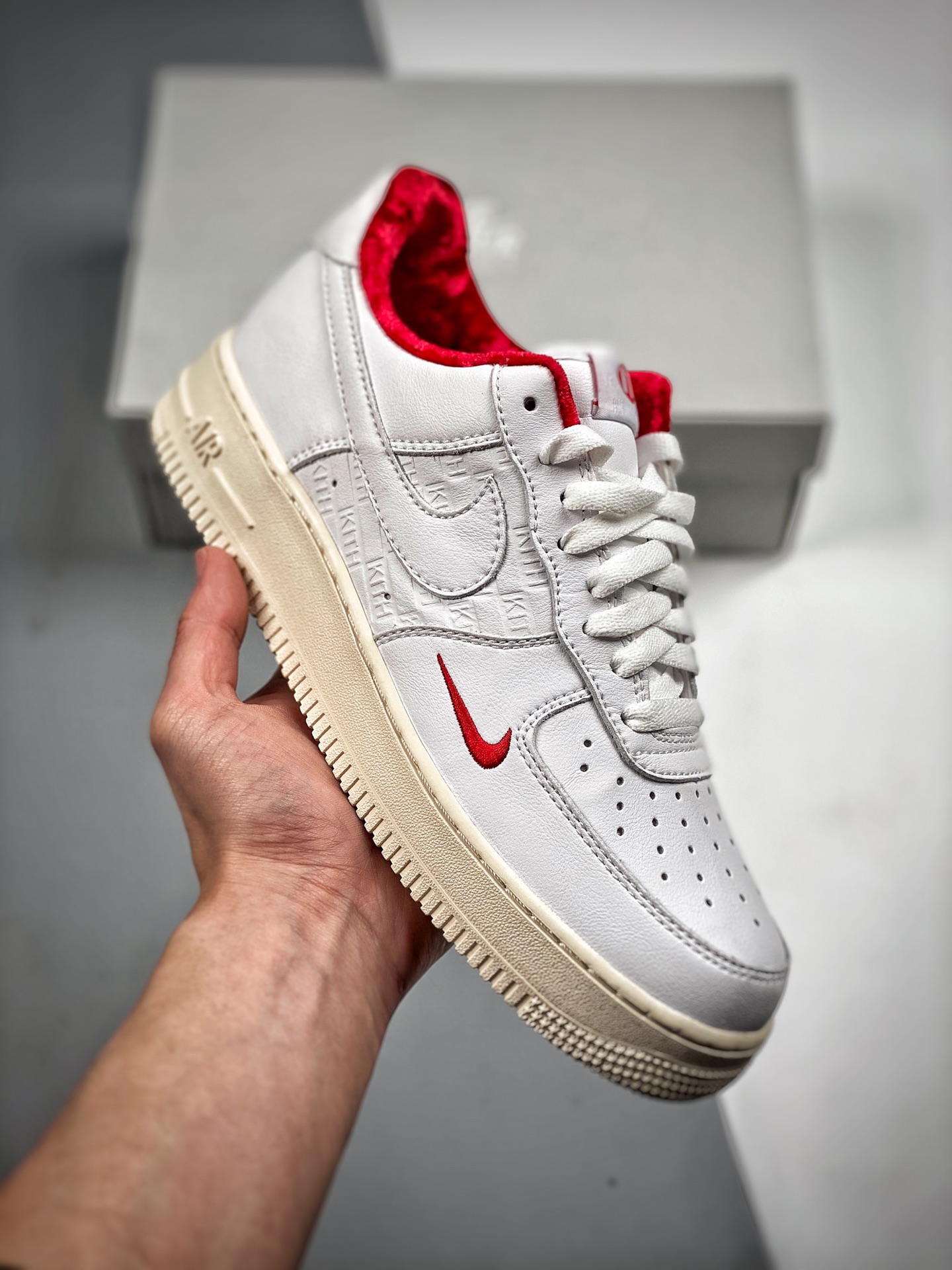Push Hands 3 NK Air Force 1 Blanco y Rojo Horma Original Cartón Original Creando el Estilo Auténtico de Air Force Enfoc…