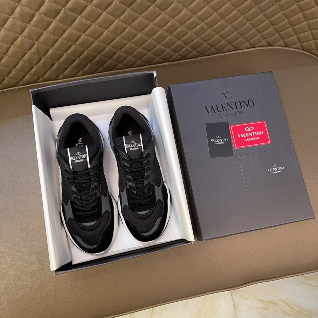 K5  官网1:1配全套包装2022华伦天奴VALENTINO夏天季款 官网1:1顶级版本，原版完美楦型，全部机器打造，绝对的彰显时尚潮流，做工质量跟足原版。面料:头层牛皮➕原版布面 垫脚:牛皮 户外司机驾车  男鞋