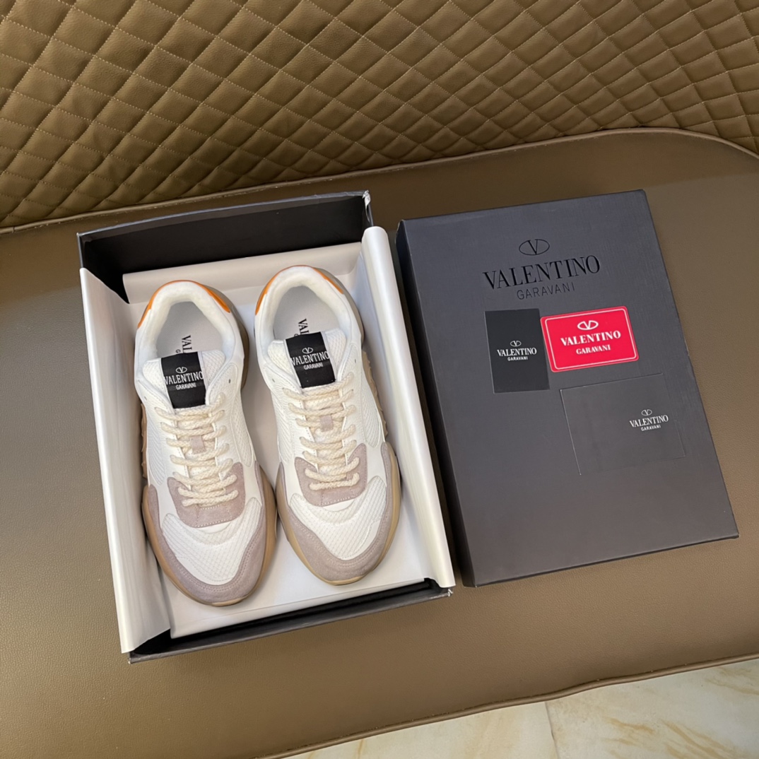 K5  官网1:1配全套包装2022华伦天奴VALENTINO夏天季款 官网1:1顶级版本，原版完美楦型，全部机器打造，绝对的彰显时尚潮流，做工质量跟足原版。面料:头层牛皮➕原版布面 垫脚:牛皮 户外司机驾车  男鞋