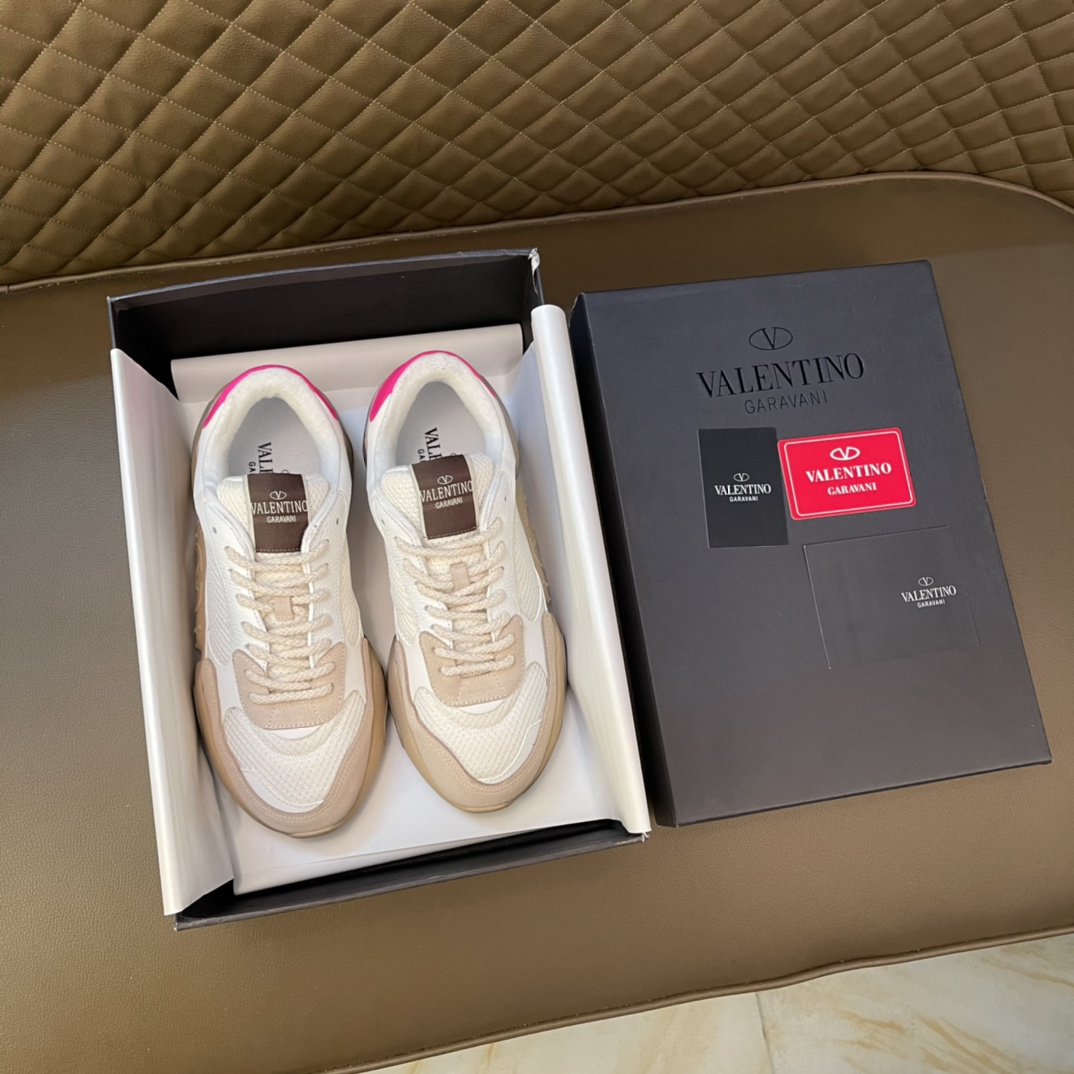 K5  官网1:1配全套包装2022华伦天奴VALENTINO夏天季款 官网1:1顶级版本，原版完美楦型，全部机器打造，绝对的彰显时尚潮流，做工质量跟足原版。面料:头层牛皮➕原版布面 垫脚:牛皮 户外司机驾车  男鞋