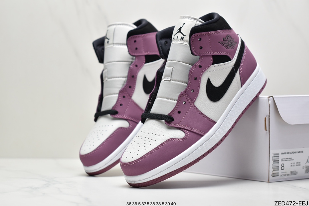 260 Air Jordan 1 Mid ”Berry” 浆果粉 整鞋特点是帆船皮革鞋面带有浆果粉色裸露覆盖层DC7267-500