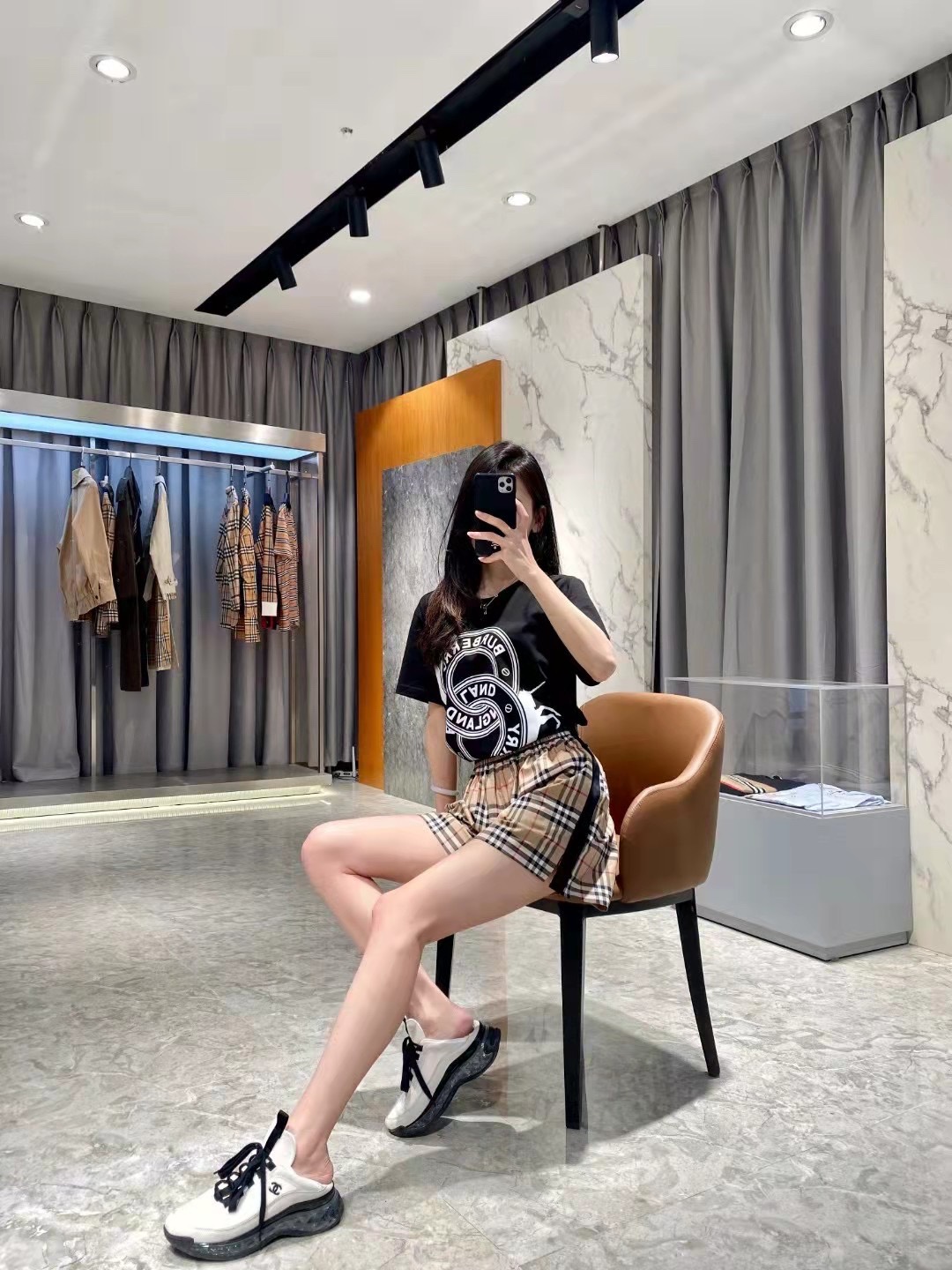 NO:412373,Burbe*ry 25Ss spring and summer new style, classic British plaid versatile casual shorts丨Exclusive high-end production!  The elastic waist design is easy to adjust the waist circumference, and the signature fabric is equipped with excellent upper body comfort. This model abandons the usual drawstring design and adopts elastic band design. It not only makes the upper body more comfortable, but also has a more attractive and fashionable feeling, giving people a more advanced feeling!  !  S/M/L, Burberry, shorts, alexander wang19860909Burbe*ry 25Ss春夏新款 经典英伦格纹百搭休闲短裤丨独家高版出品！松紧腰设计、轻松调整腰围,配置招牌性的面料打造,上身舒适度更是出色,并且此款摒弃了一贯的抽绳设计,采用松紧带设计,不仅上身更加舒适,并且更加具有看点跟时尚感,给人更加高级的感觉！！现货发售S/M/L,,burberry,shorts,alexander wang,Women's clothing