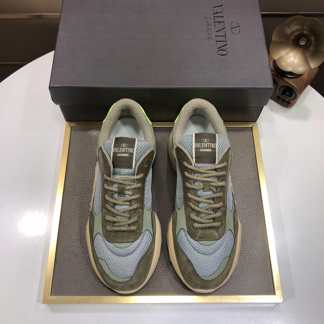 K5 华伦天奴原单 官网最 ，最新時尚休闲男鞋🔜鞋面選用进口上等原版头层牛皮拼接飞织，网布内里，上脚非常有型，个性时尚橡膠耐磨大底，实物拍摄🎬實物更好看，