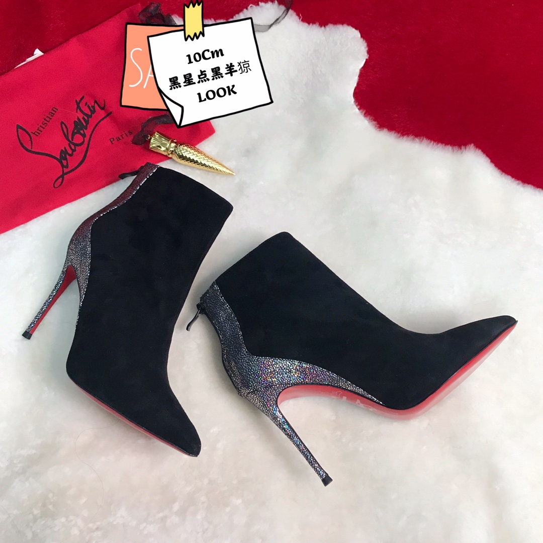 NO:337168,High-end customized autumn and winter boot series!  H10Cm, size 34-42. Private mold trademark zipper, summer leather large sole, .902-Black sheep silver flash point. Official website synchronization Standard European code Reference:902- Color:black/gun Material:veau velours Lining:goat leather Heel height:10Cm Sole:leather sole Size:EUR 34-42 (US 4-11):,,christian louboutin,boots,sheep19860909高端订制 秋冬靴系列！ H10Cm,尺码34-42码.私模商标拉链,夏皮大底, .902-黑羊猄银闪点.官网同步 标准欧码 Reference:902- Color:black/gun Material:veau velours Lining:goat leather Heel heigh:10Cm Sole:leather sole Size:EUR 34－42（US 4一11) :,,christian louboutin,boots,sheep,Women's Shoes