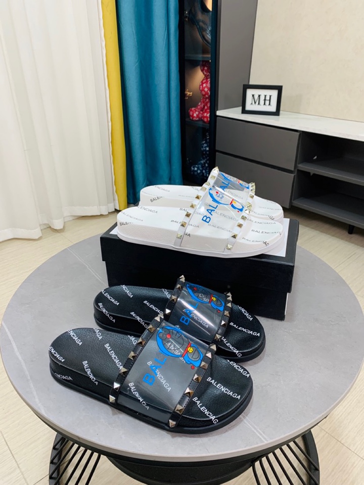 I0  Balenciaga 巴黎世家新品男士拖鞋，高端精品，胶片柳丁搭配材质，鞋面精致压花logo装饰，精细做工，鞋底超软，休闲宽松舒适型，夏季必入哦\