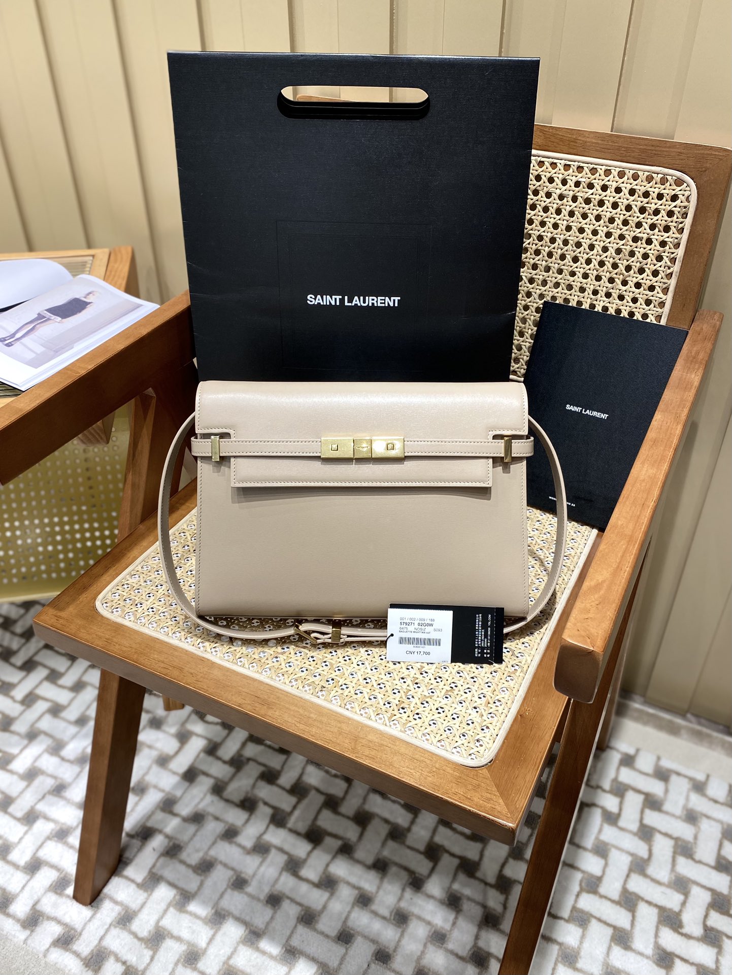 Ysl 𝑴𝒂𝒏𝒉𝒂𝒕𝒕𝒂𝒏 29CM曼哈顿法棍包 579271杏色牙签纹金扣