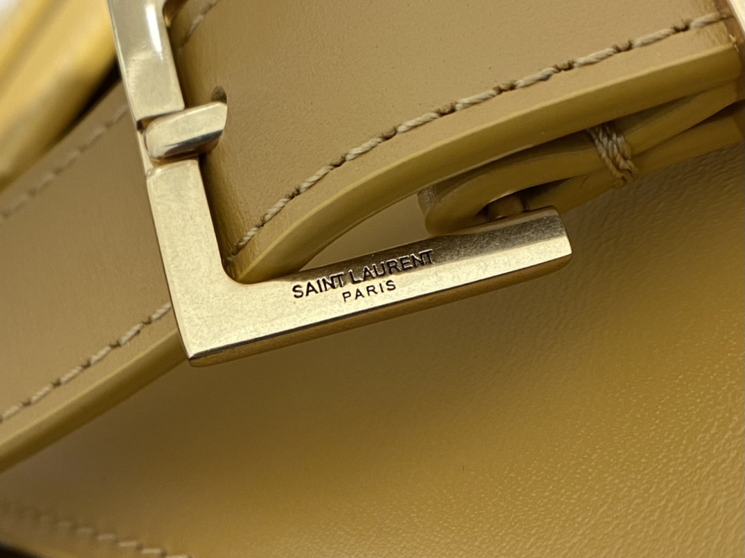 Ysl 𝑴𝒂𝒏𝒉𝒂𝒕𝒕𝒂𝒏 29CM曼哈顿法棍包 579271姜黄色牙签纹金扣