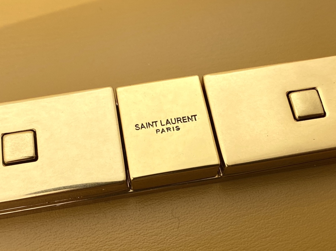 Ysl 𝑴𝒂𝒏𝒉𝒂𝒕𝒕𝒂𝒏 29CM曼哈顿法棍包 579271姜黄色牙签纹金扣