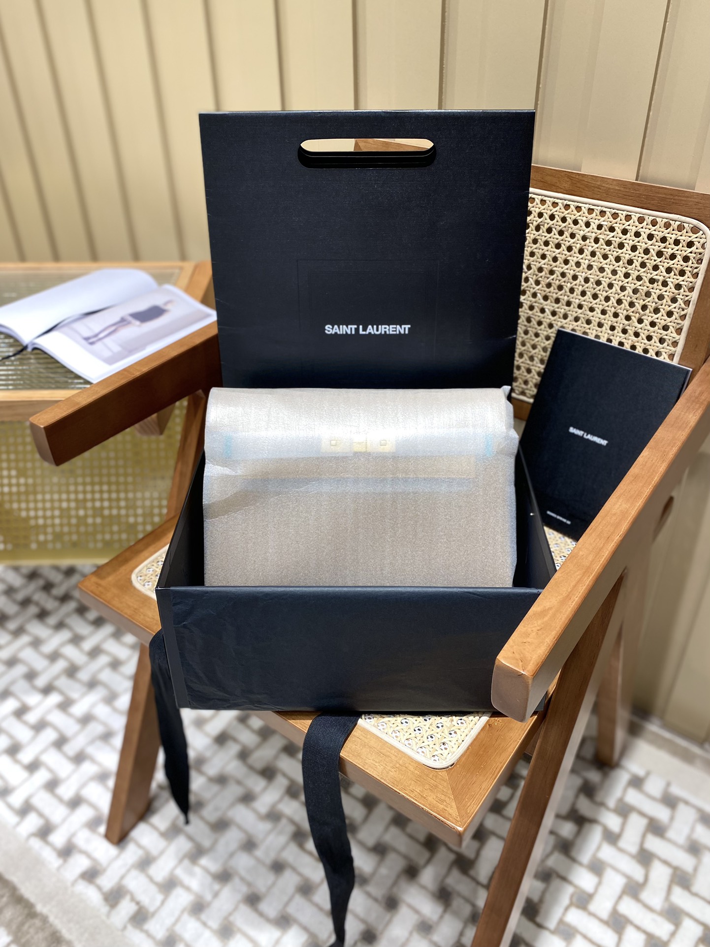 Ysl 𝑴𝒂𝒏𝒉𝒂𝒕𝒕𝒂𝒏 29CM曼哈顿法棍包 579271姜黄色牙签纹金扣