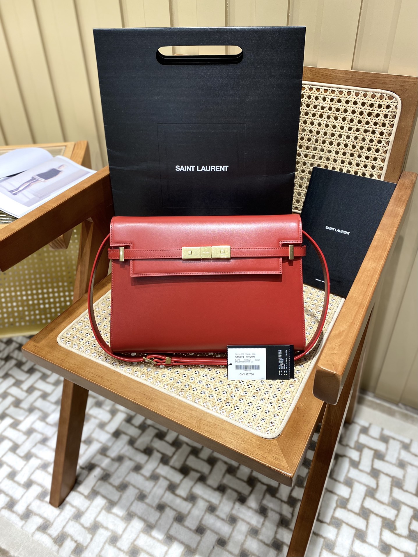 Ysl 𝑴𝒂𝒏𝒉𝒂𝒕𝒕𝒂𝒏 29CM曼哈顿法棍包 579271大红色牙签纹金扣