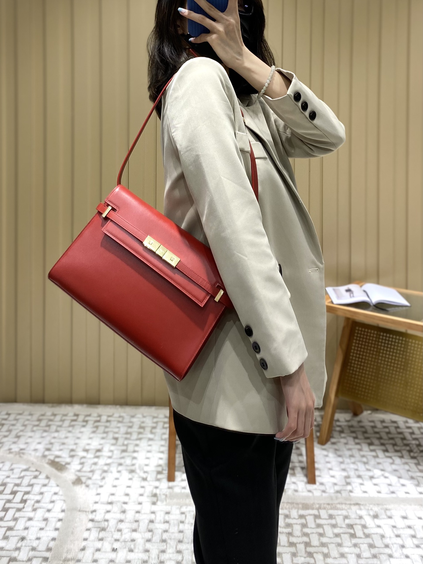 Ysl 𝑴𝒂𝒏𝒉𝒂𝒕𝒕𝒂𝒏 29CM曼哈顿法棍包 579271大红色牙签纹金扣