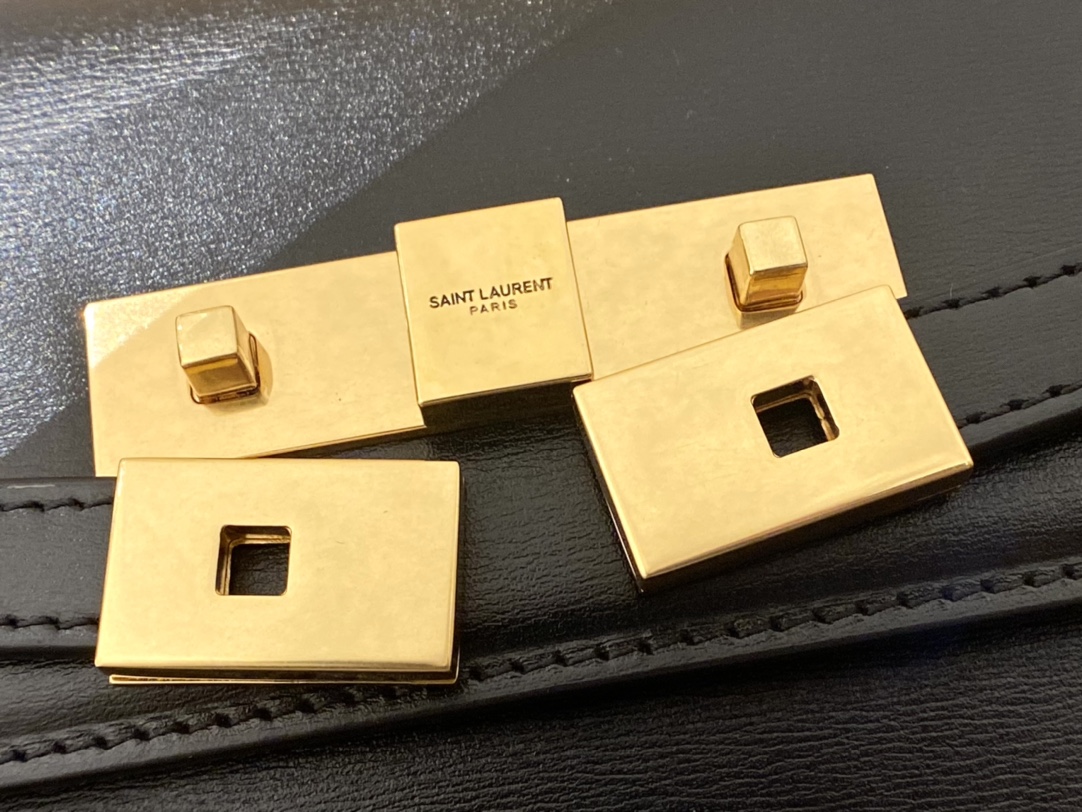 Ysl 𝑴𝒂𝒏𝒉𝒂𝒕𝒕𝒂𝒏 29CM曼哈顿法棍包 579271黑色牙签纹金扣