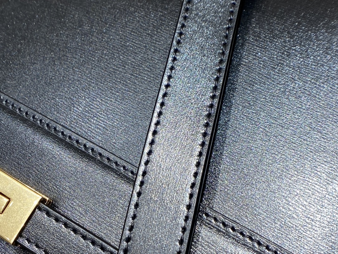 Ysl 𝑴𝒂𝒏𝒉𝒂𝒕𝒕𝒂𝒏 29CM曼哈顿法棍包 579271黑色牙签纹金扣