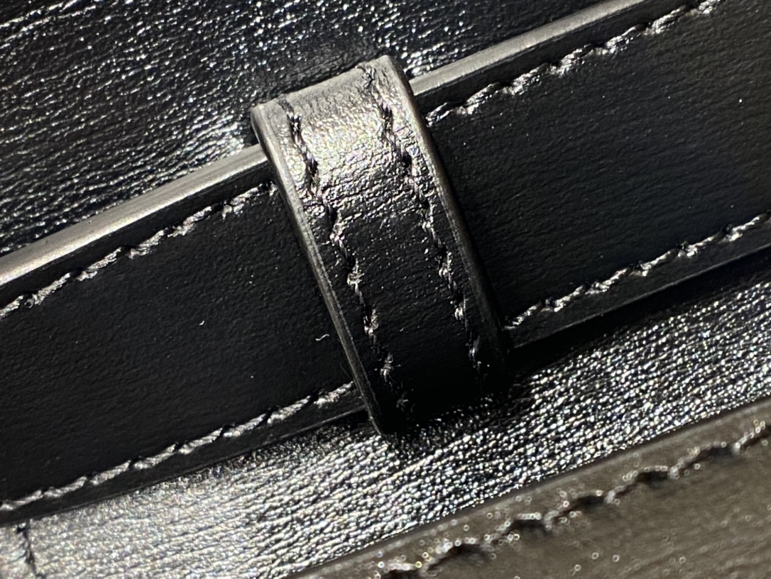 Ysl 𝑴𝒂𝒏𝒉𝒂𝒕𝒕𝒂𝒏 29CM曼哈顿法棍包 579271黑色牙签纹金扣