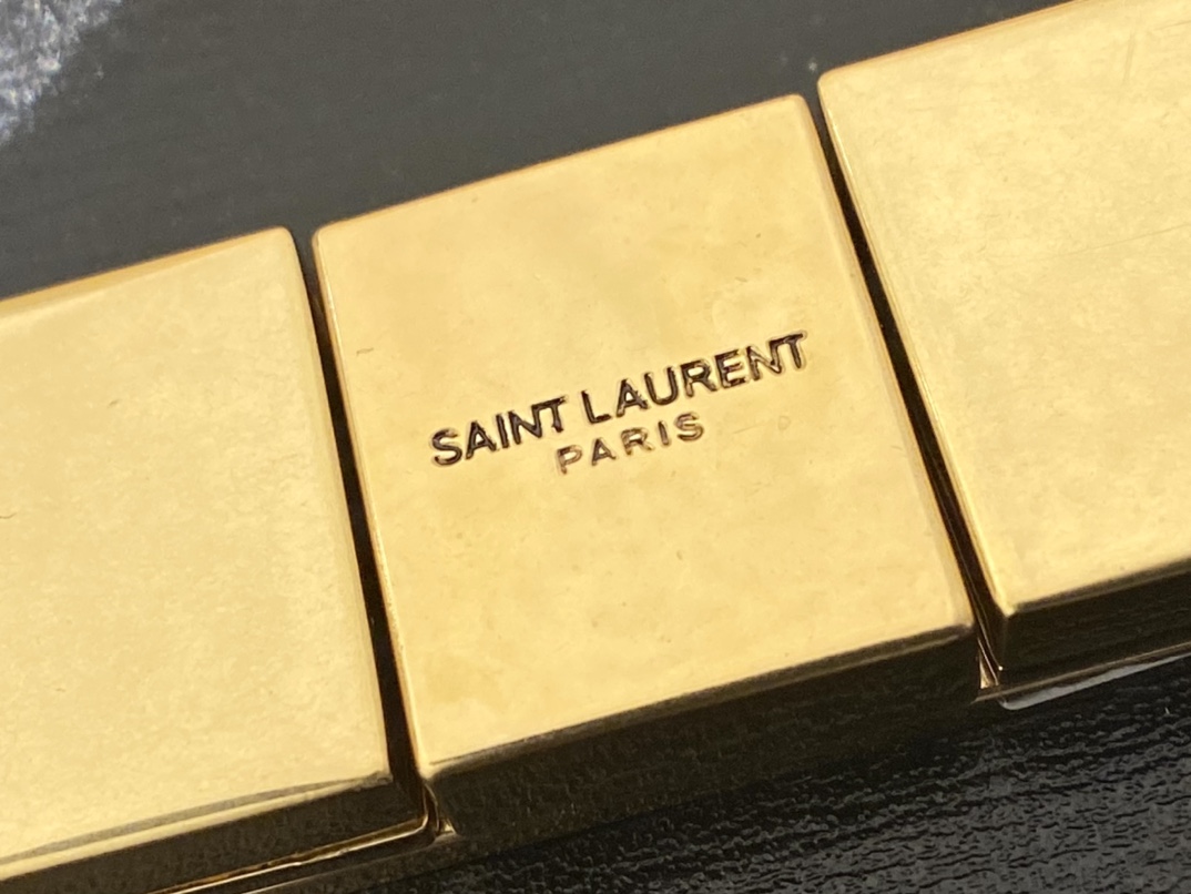 Ysl 𝑴𝒂𝒏𝒉𝒂𝒕𝒕𝒂𝒏 29CM曼哈顿法棍包 579271黑色牙签纹金扣