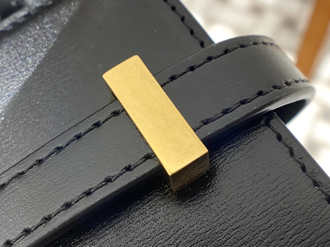 Ysl 𝑴𝒂𝒏𝒉𝒂𝒕𝒕𝒂𝒏 29CM曼哈顿法棍包 579271黑色牙签纹金扣