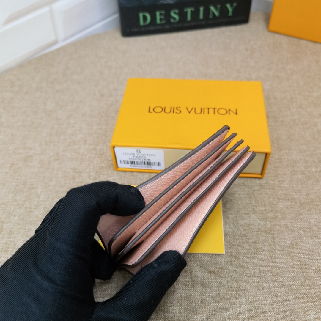 Damier Card Holder - Texture Details Damier card holder texture