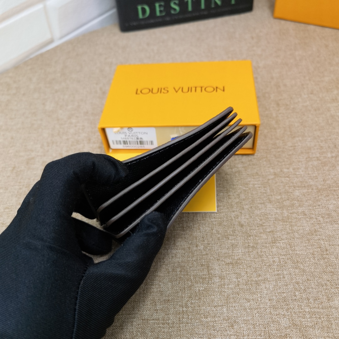 Damier card holder texture