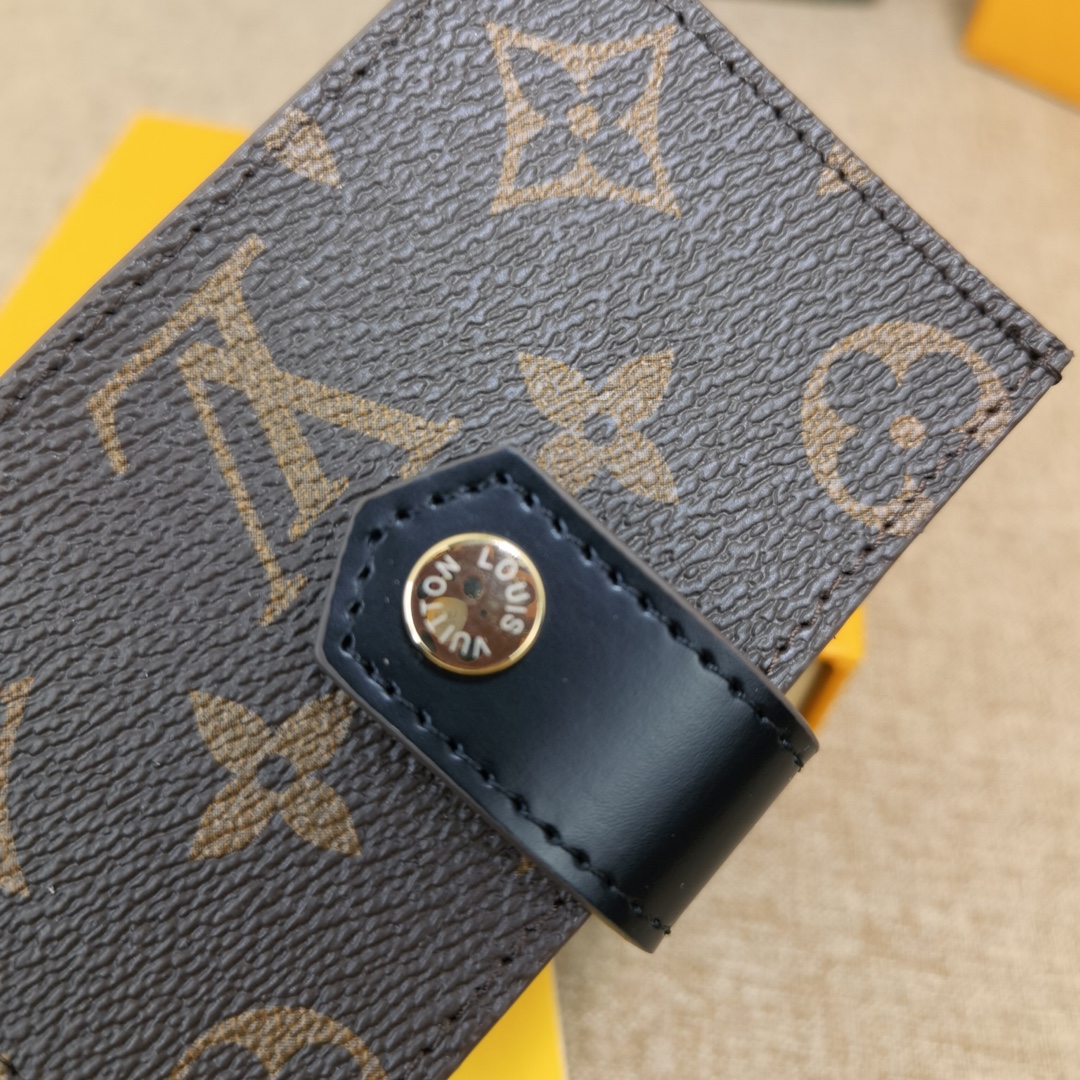 Damier card holder detail