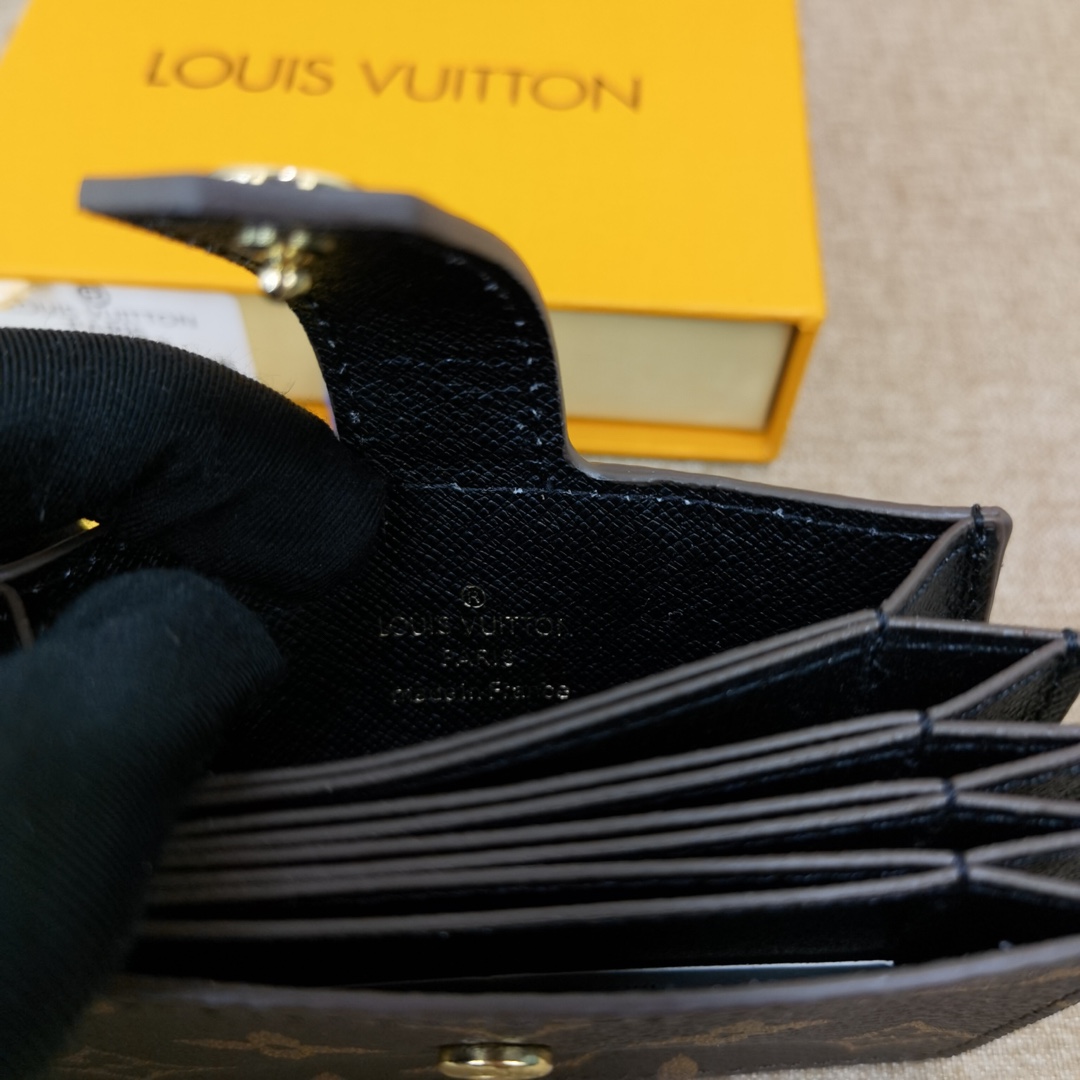 Damier card holder product shot