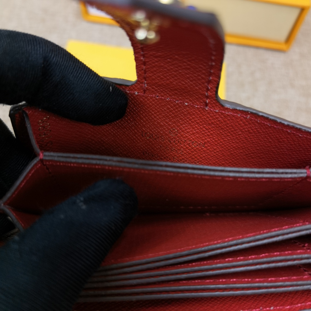 Damier Card Holder - Product Shot Damier card holder product shot