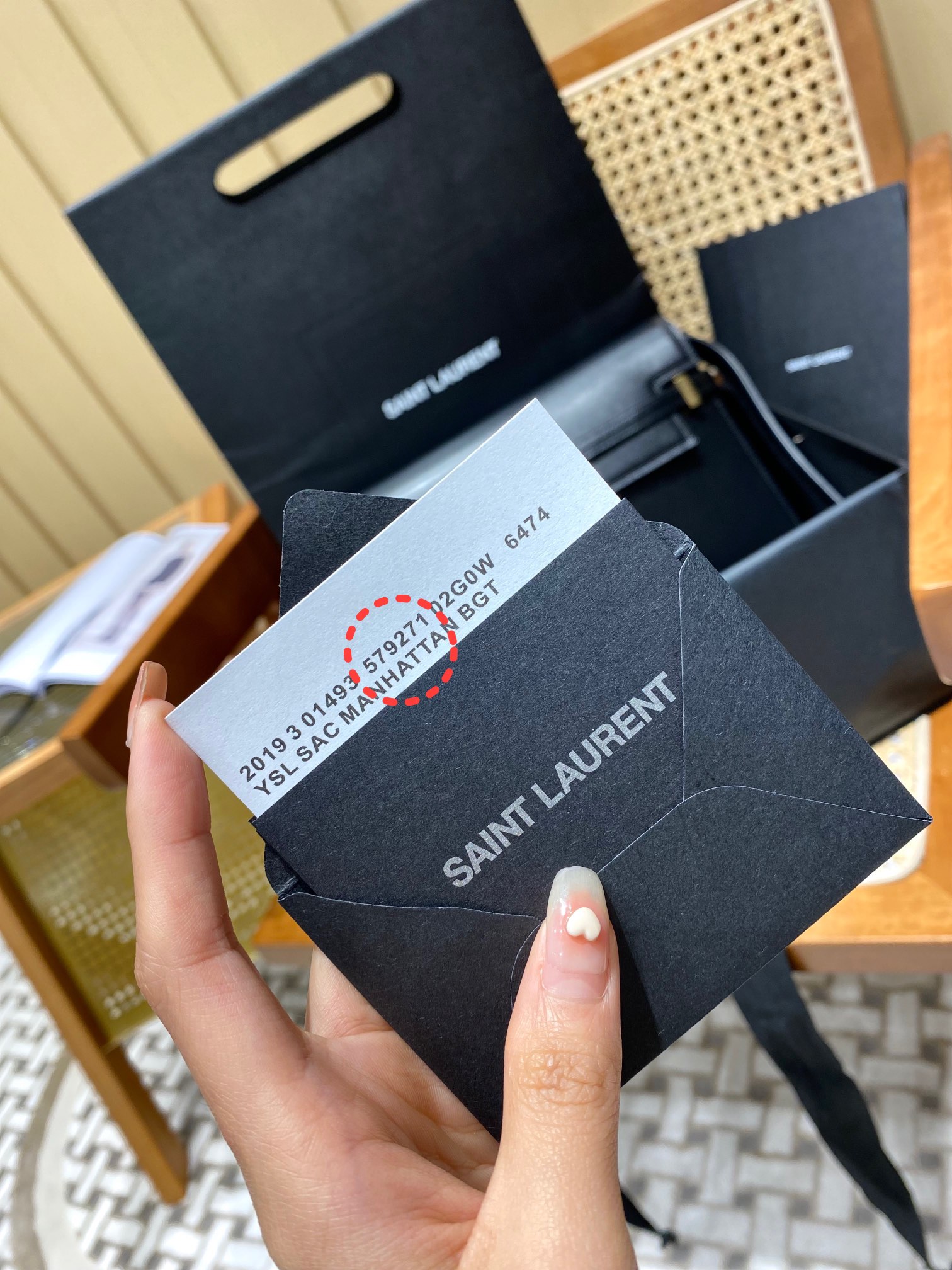 Ysl 𝑴𝒂𝒏𝒉𝒂𝒕𝒕𝒂𝒏 29CM曼哈顿法棍包 579271黑色牙签纹金扣