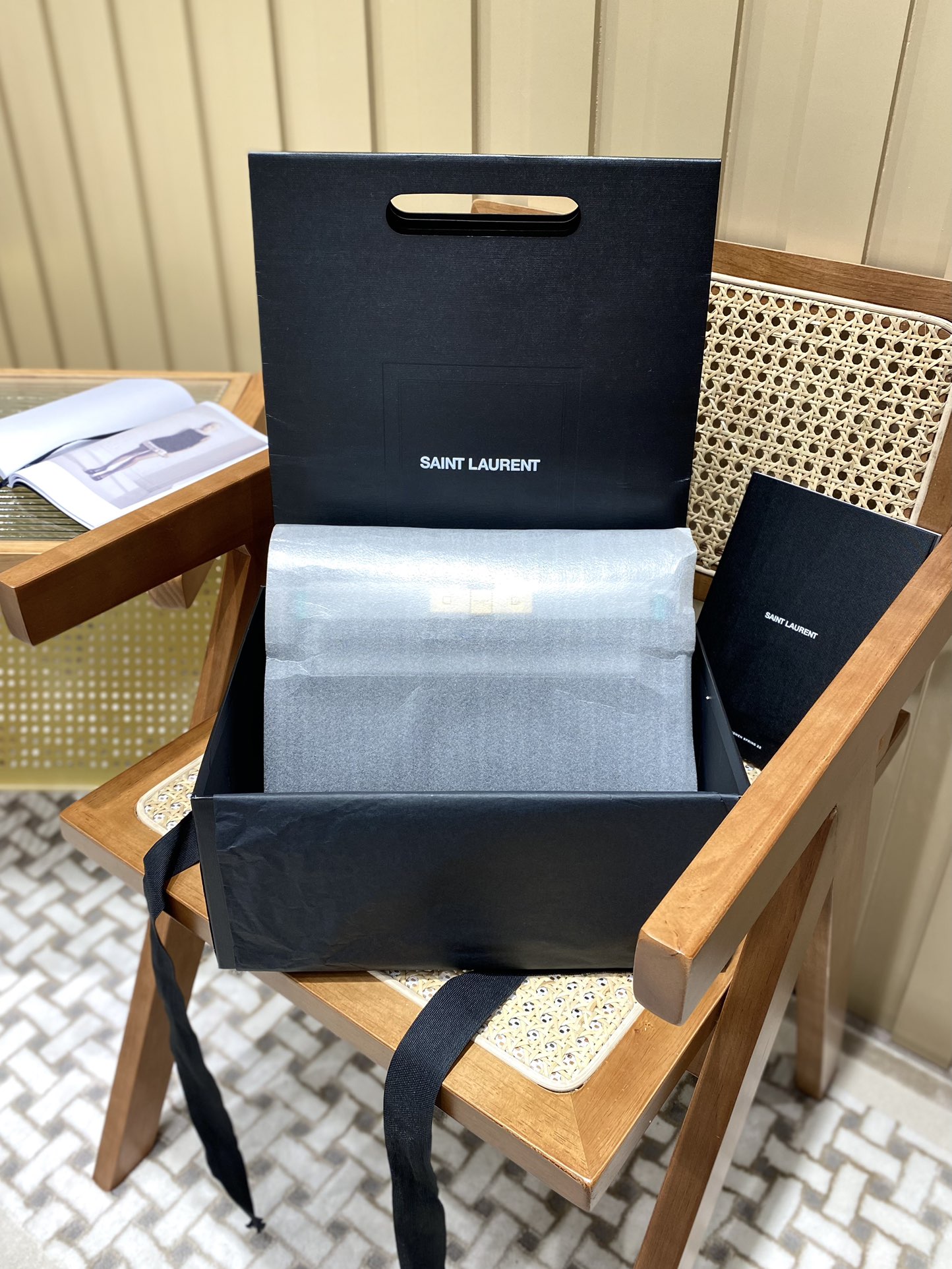 Ysl 𝑴𝒂𝒏𝒉𝒂𝒕𝒕𝒂𝒏 29CM曼哈顿法棍包 579271黑色牙签纹金扣