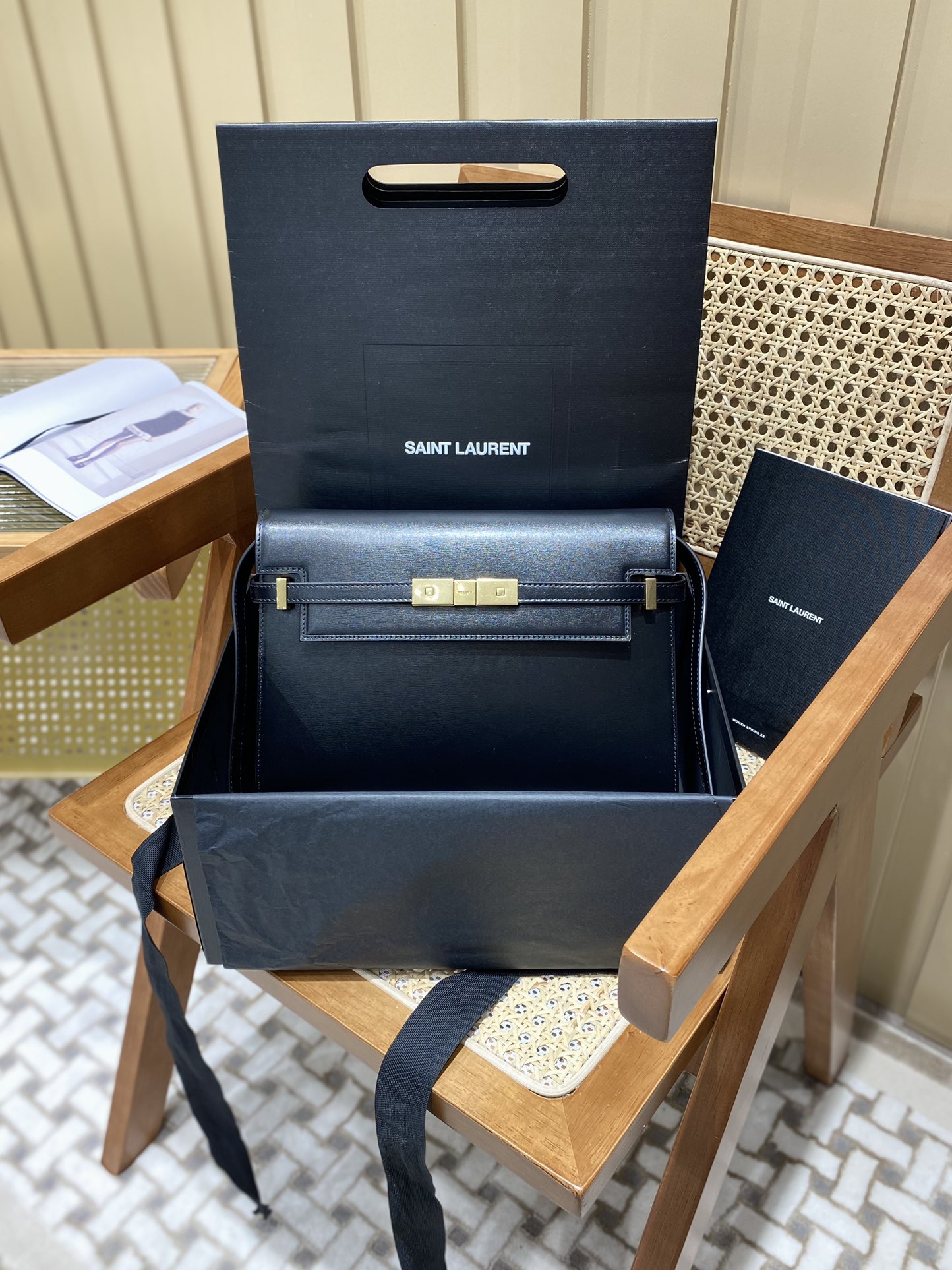 Ysl 𝑴𝒂𝒏𝒉𝒂𝒕𝒕𝒂𝒏 29CM曼哈顿法棍包 579271黑色牙签纹金扣