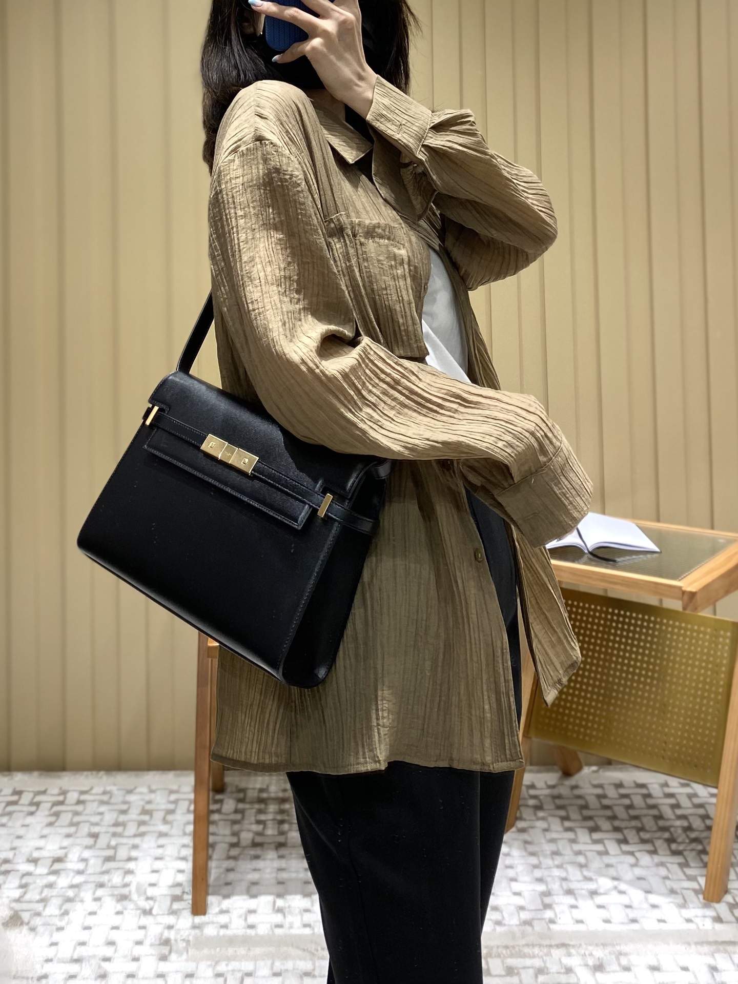 Ysl 𝑴𝒂𝒏𝒉𝒂𝒕𝒕𝒂𝒏 29CM曼哈顿法棍包 579271黑色牙签纹金扣