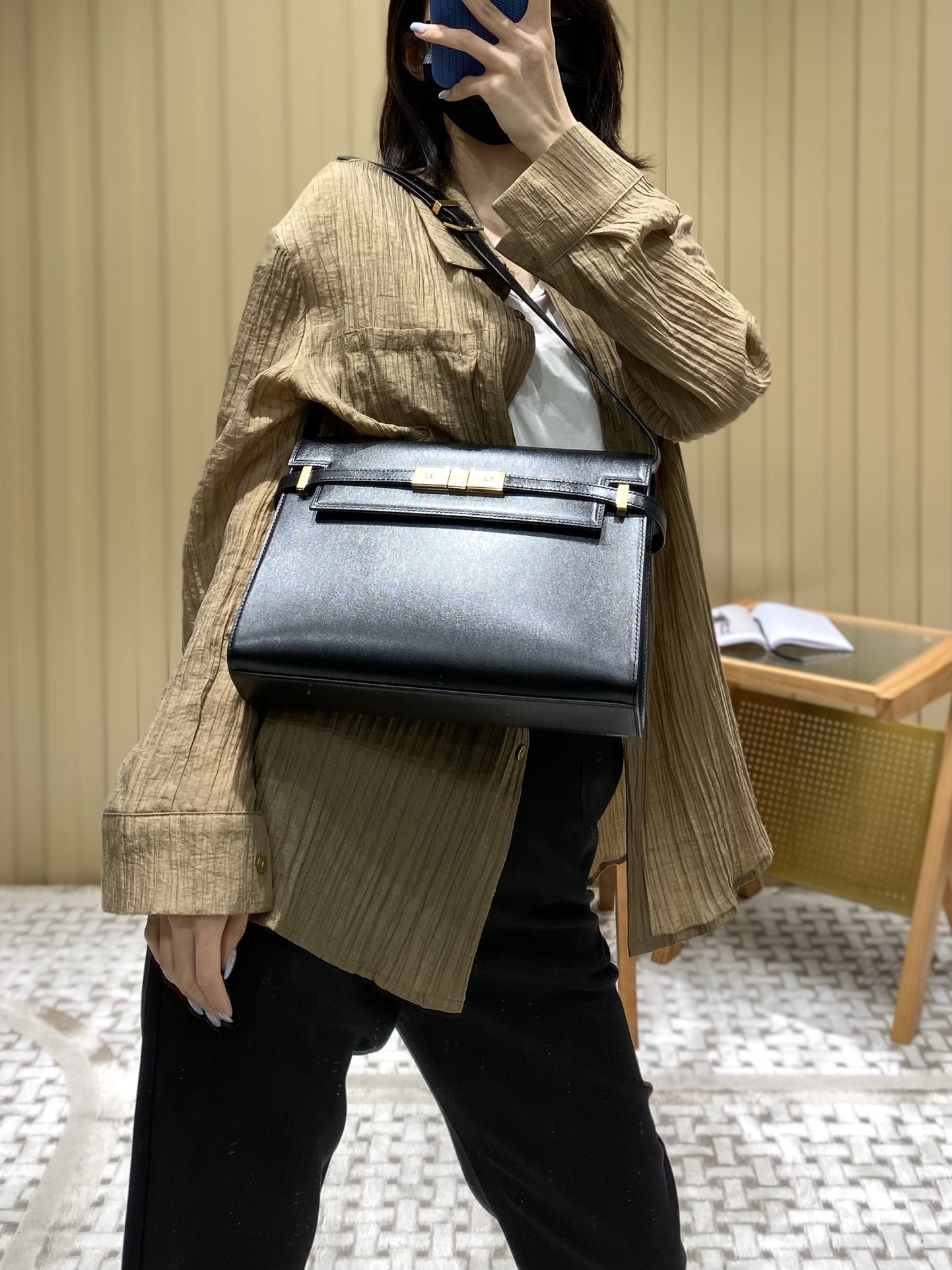 Ysl 𝑴𝒂𝒏𝒉𝒂𝒕𝒕𝒂𝒏 29CM曼哈顿法棍包 579271黑色牙签纹金扣