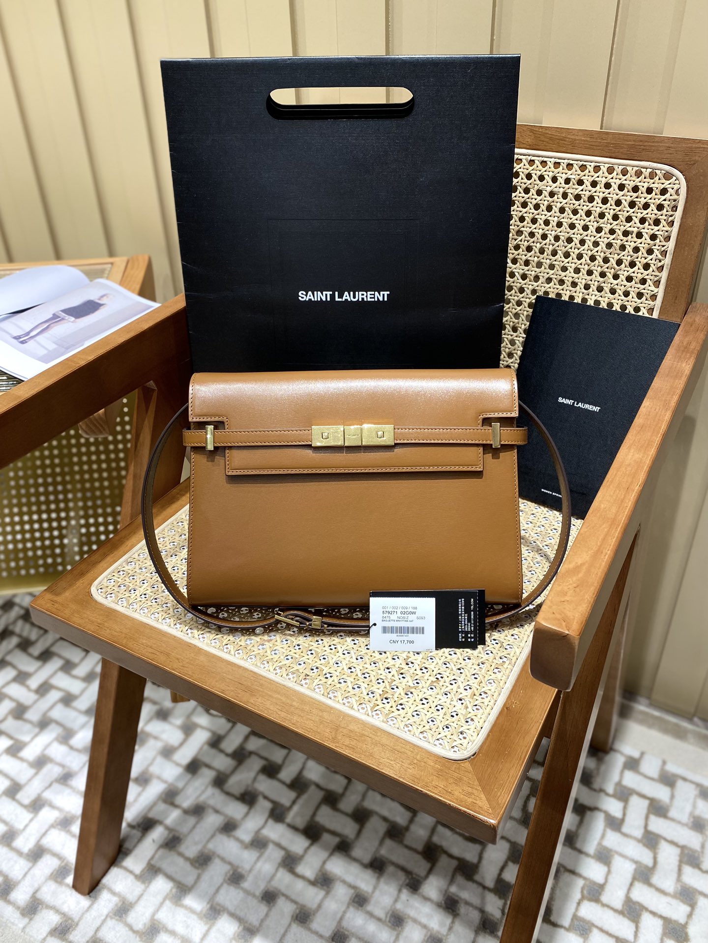 Ysl 𝑴𝒂𝒏𝒉𝒂𝒕𝒕𝒂𝒏 29CM曼哈顿法棍包 579271焦糖色牙签纹金扣