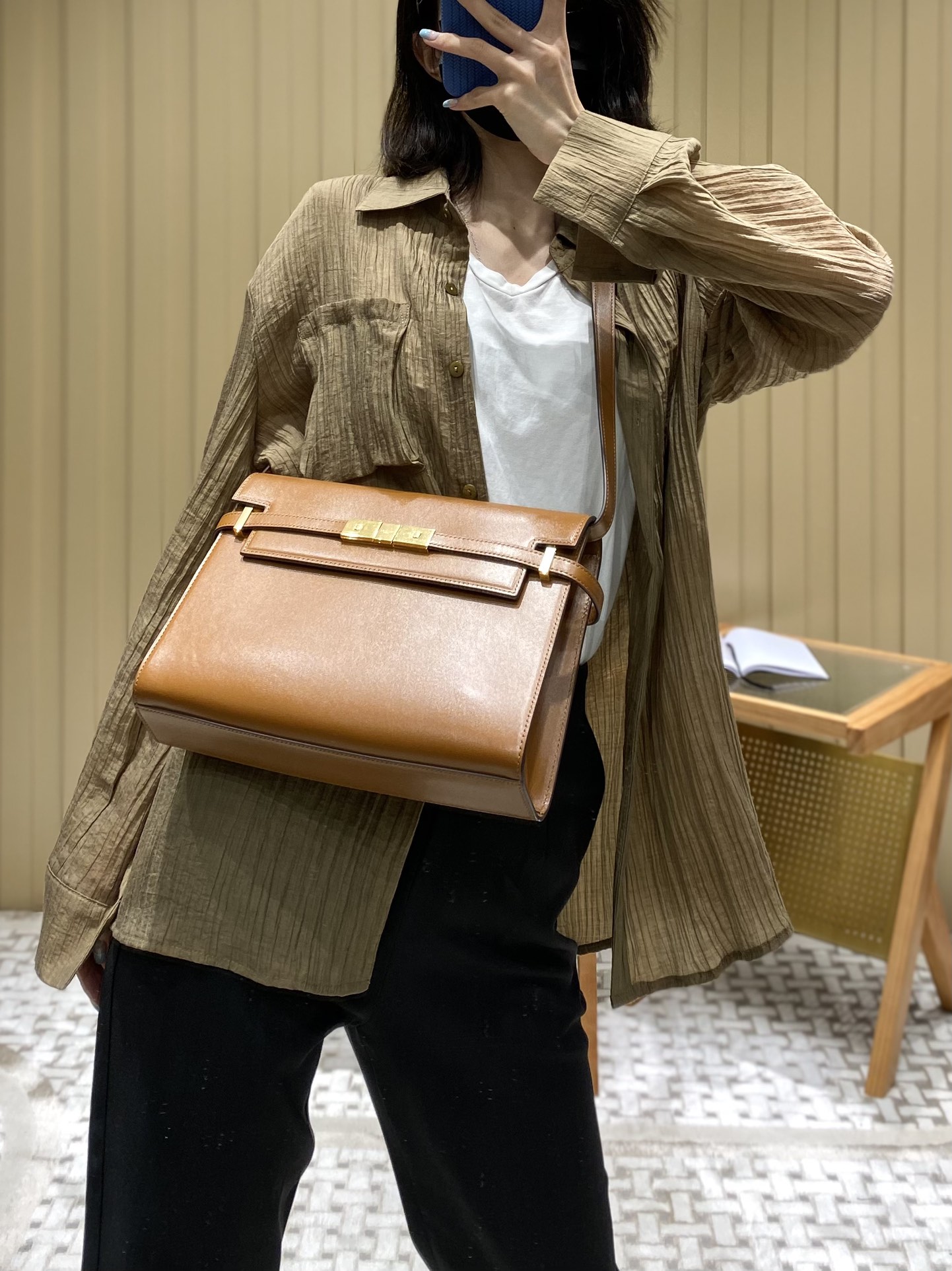 Ysl 𝑴𝒂𝒏𝒉𝒂𝒕𝒕𝒂𝒏 29CM曼哈顿法棍包 579271焦糖色牙签纹金扣