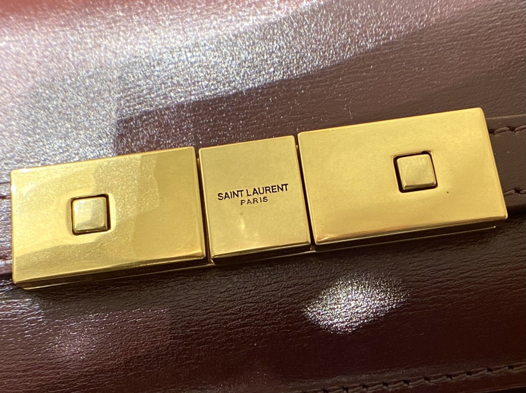Ysl 𝑴𝒂𝒏𝒉𝒂𝒕𝒕𝒂𝒏 29CM曼哈顿法棍包 579271酒红色牙签纹金扣