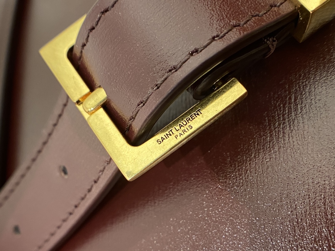 Ysl 𝑴𝒂𝒏𝒉𝒂𝒕𝒕𝒂𝒏 29CM曼哈顿法棍包 579271酒红色牙签纹金扣