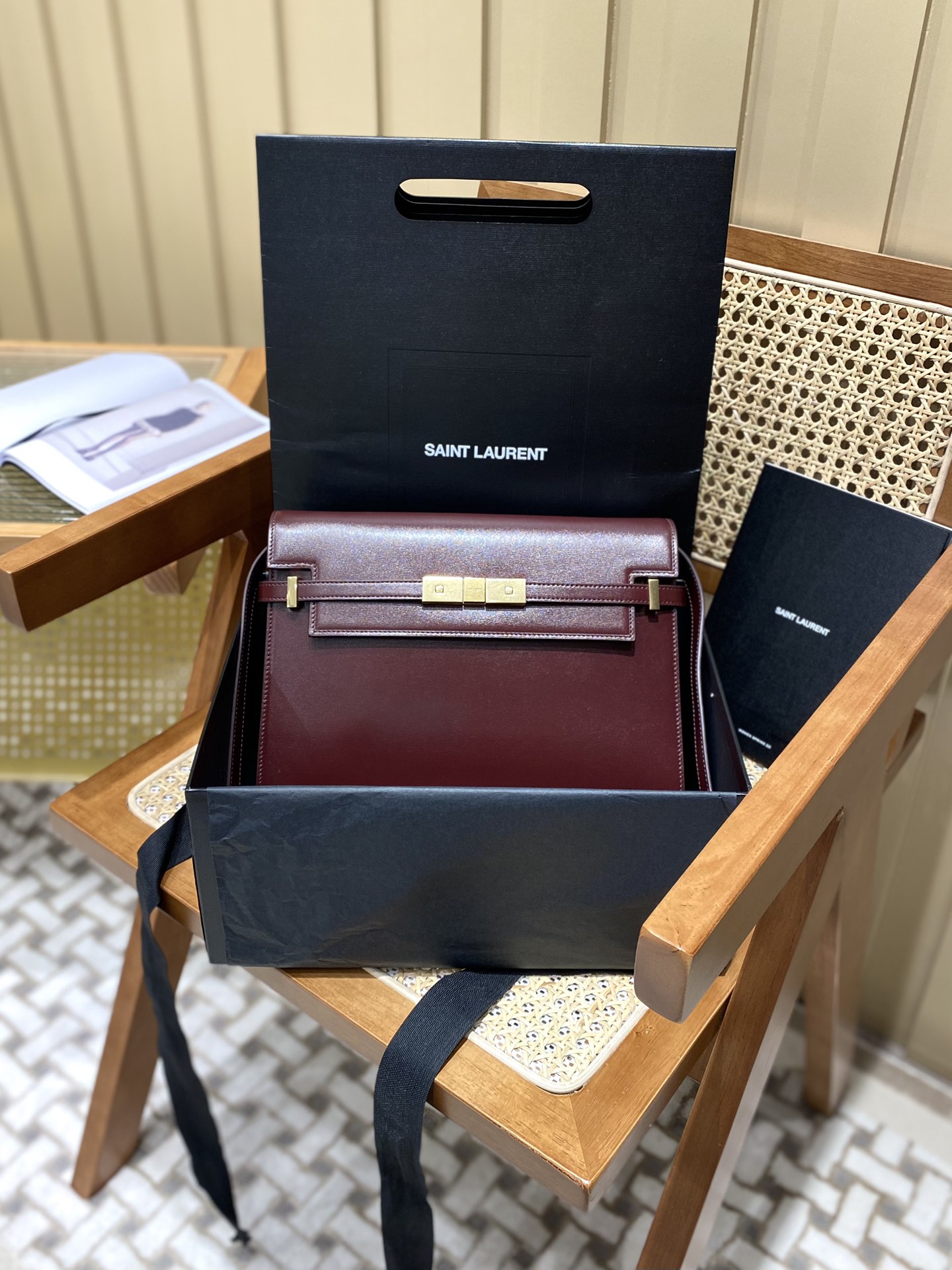 Ysl 𝑴𝒂𝒏𝒉𝒂𝒕𝒕𝒂𝒏 29CM曼哈顿法棍包 579271酒红色牙签纹金扣